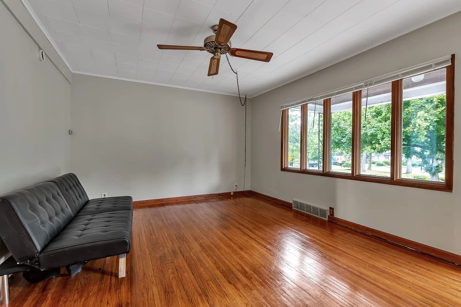 14 Flower St — property photo