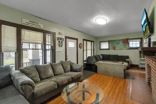 160 Winspear Ave — property photo