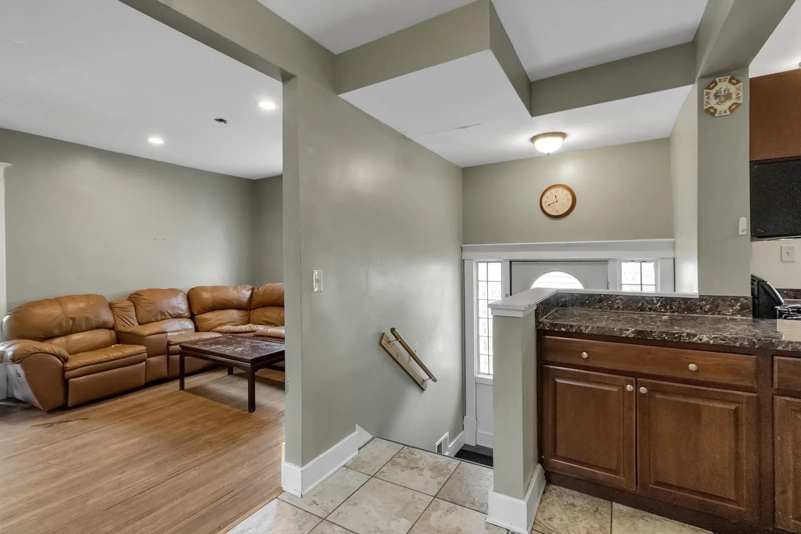 217 Winspear Ave — property photo