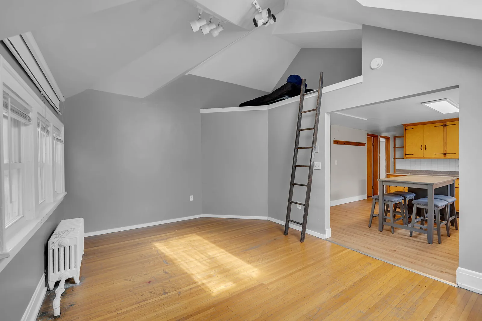 227 Winspear Ave — property photo