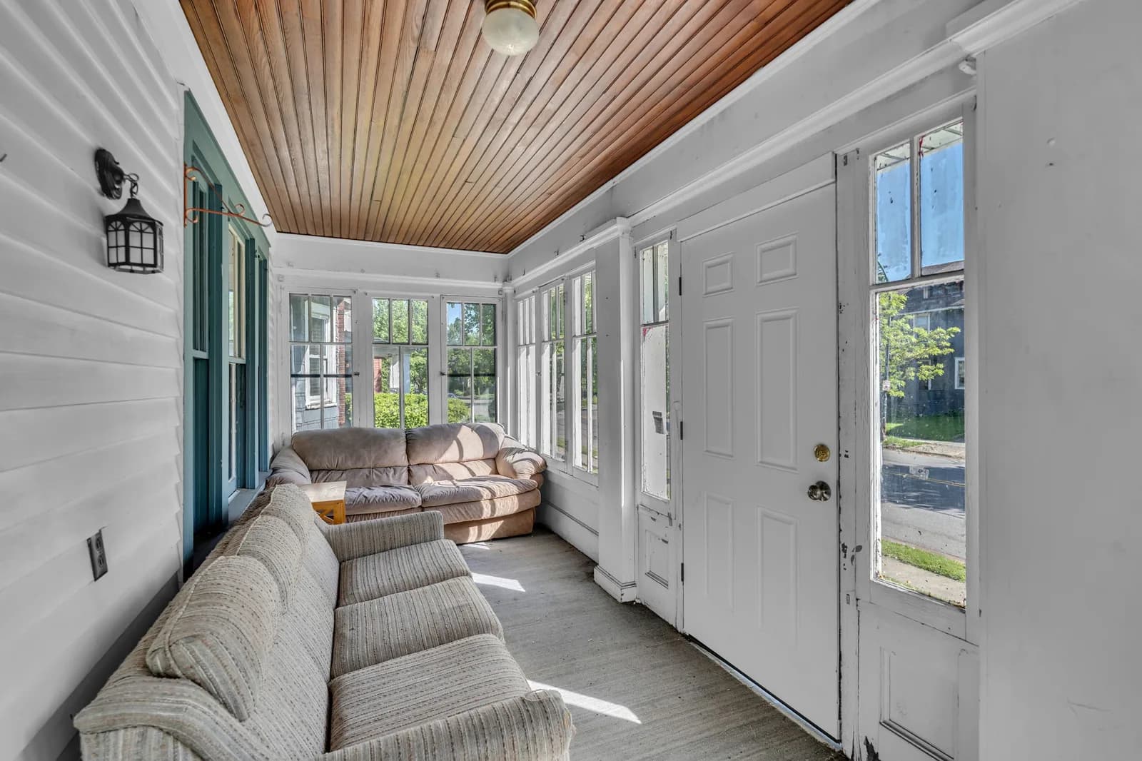 40 Winspear Ave — property photo