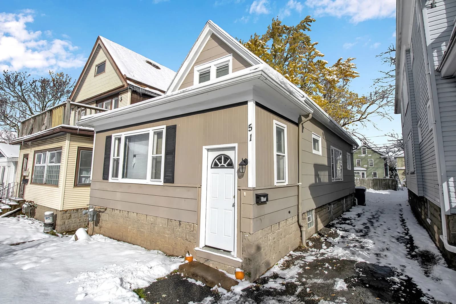 51 Merrimac St — property photo