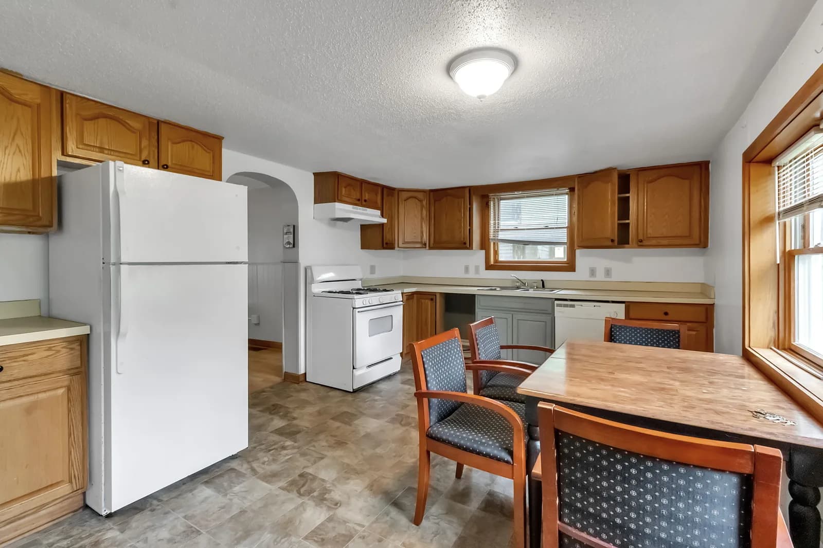 80 Winspear Ave — property photo