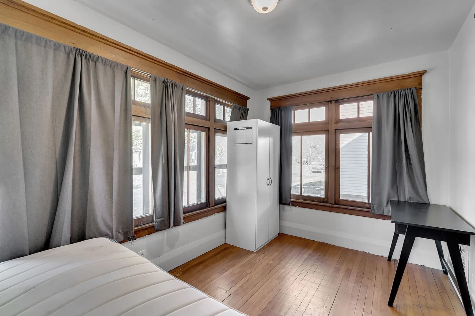 93 Winspear Ave — property photo